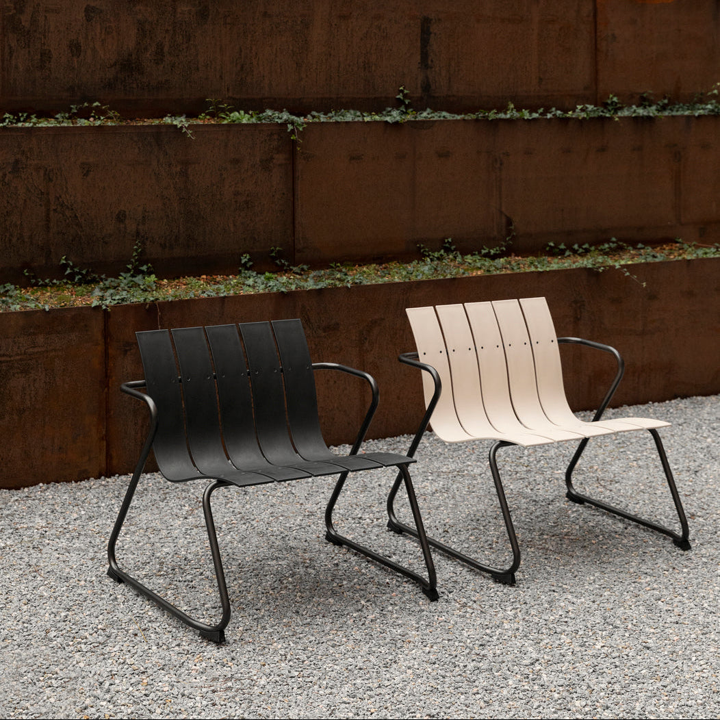 Mater Ocean Lounge Chair styled in an outdoor setting, slats of recycled plastic waste