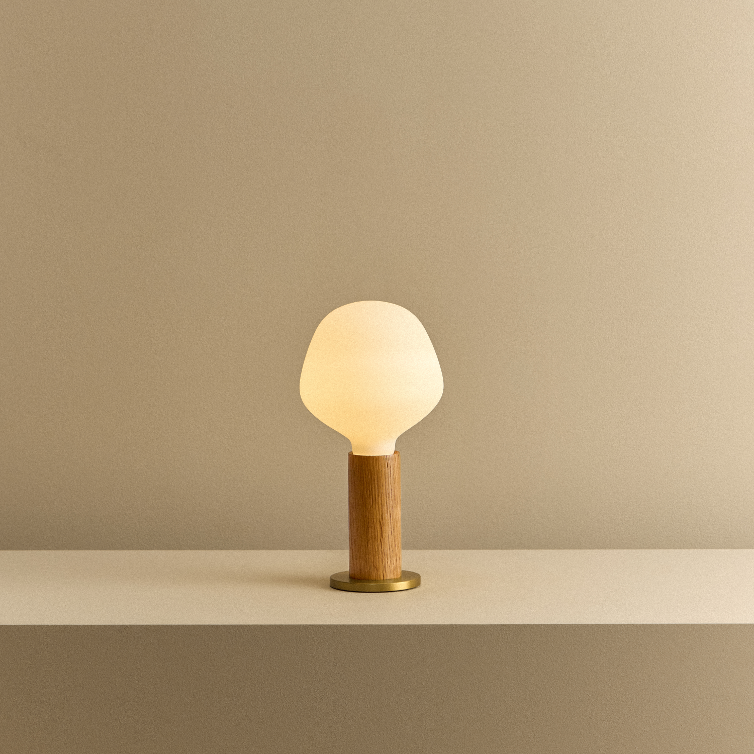 Knuckle Table Lamp in Oak with Enno bulb, illuminated
