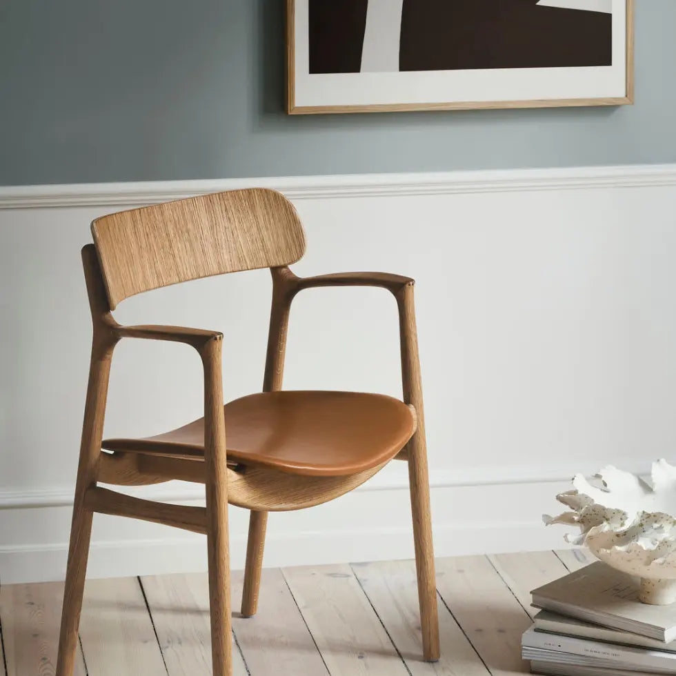 Bent Hansen Asger Dining Chair in oiled oak, cognac leather seat, styled in an interior setting, oak and leather