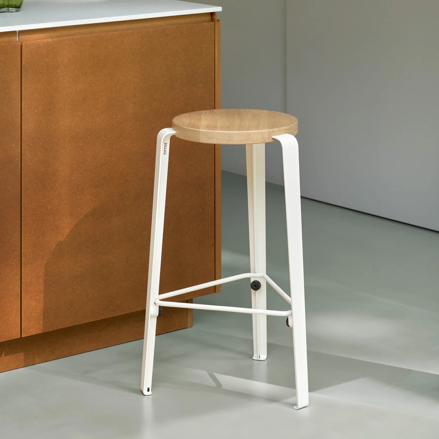 Tiptoe LOU Bar Stool