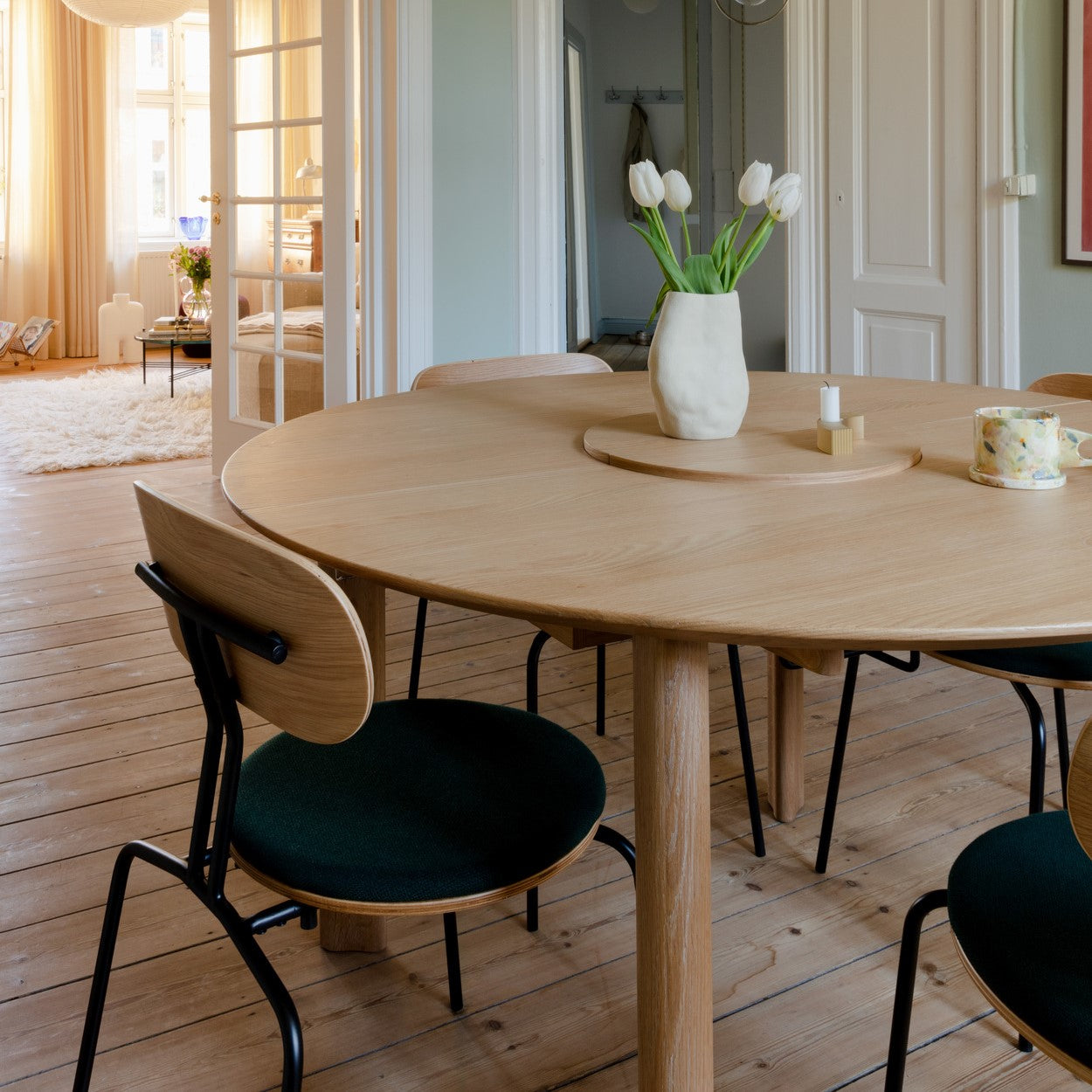 UMAGE Curious Chair, Black Legs