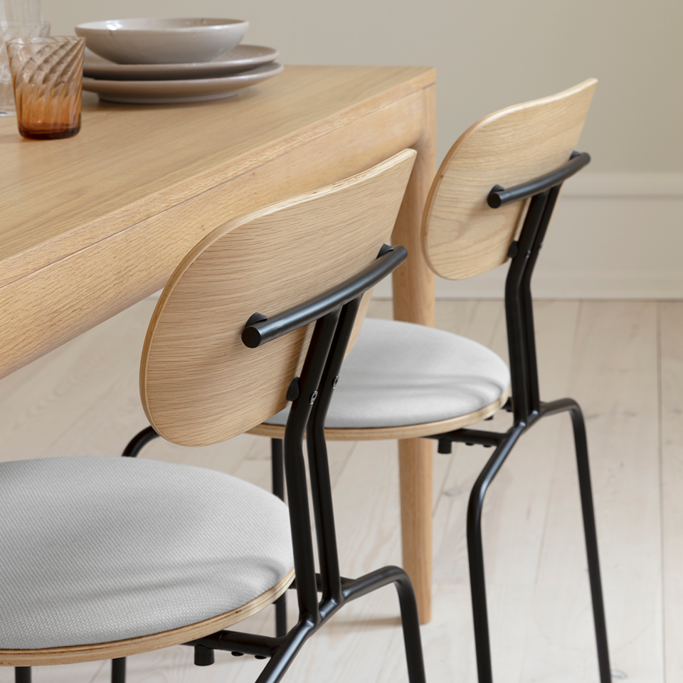 UMAGE Curious Chair, Black Legs
