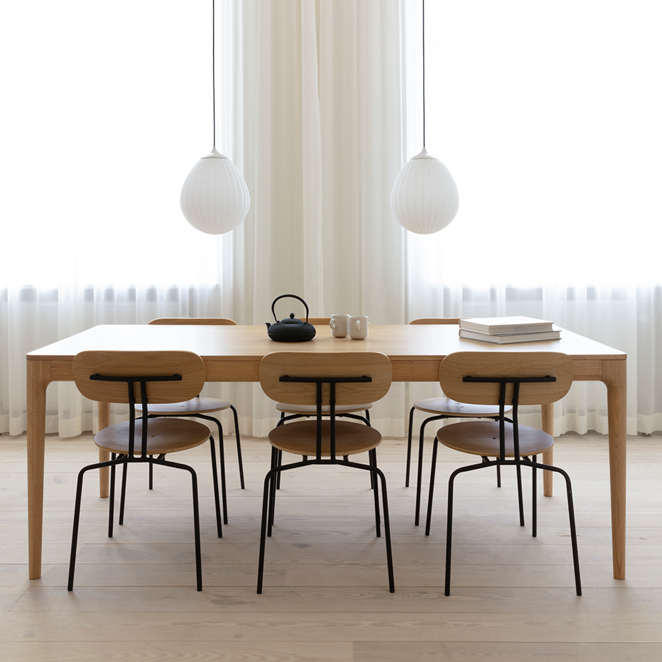 UMAGE Curious Chair, Black Legs