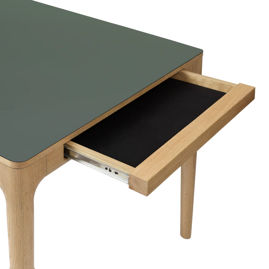 UMAGE Heart'n'Soul Dining Table