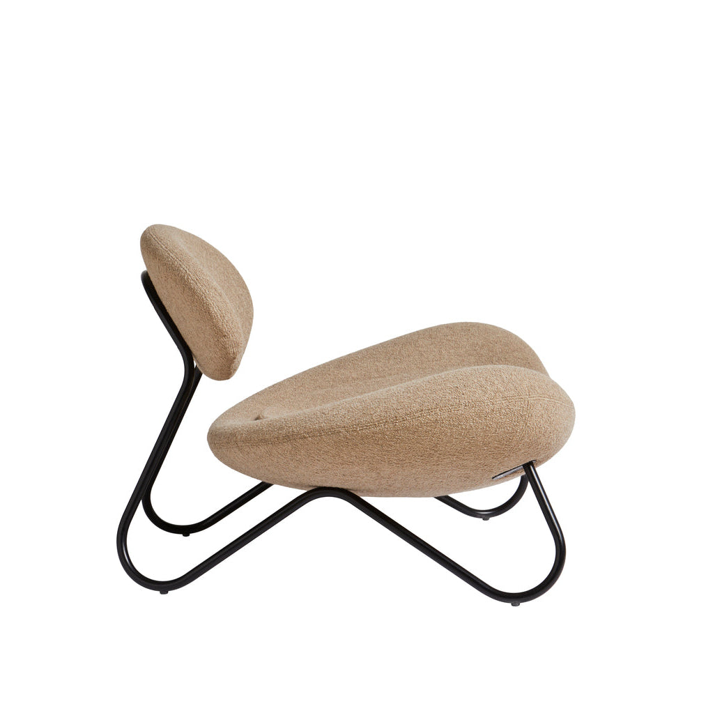 WOUD Meadow Lounge Chair in beige Barnum fabric on a black steel frame, designed by Finn Hvidberg Nielsen