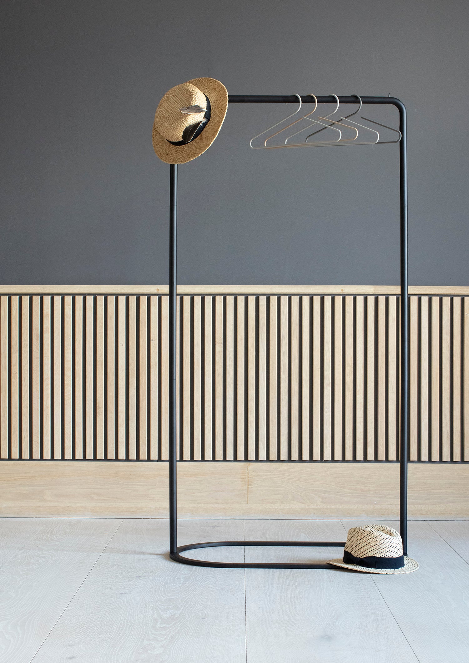 O&O Clothing Rack
