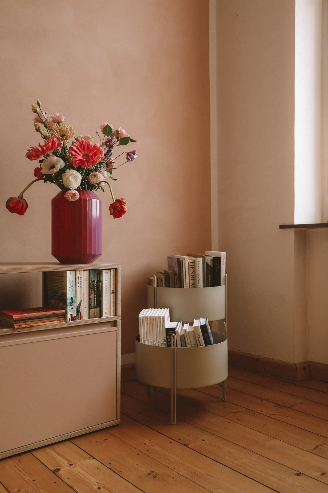 Pidestall Medium Planter