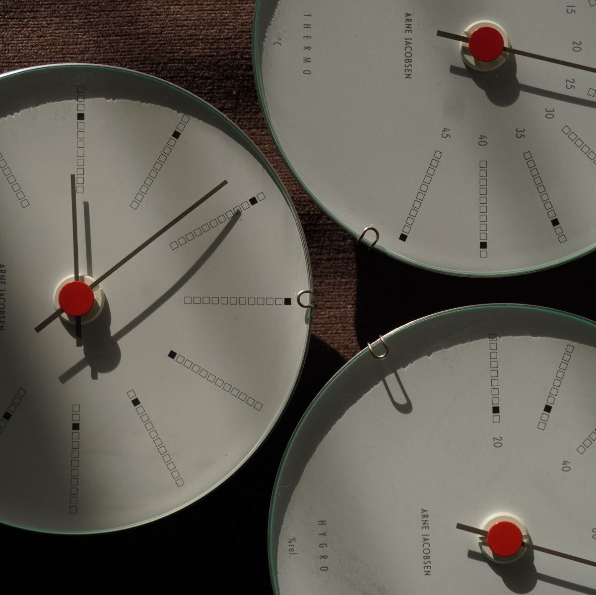 Arne Jacobsen Bankers Wall Clock White/Black/Red