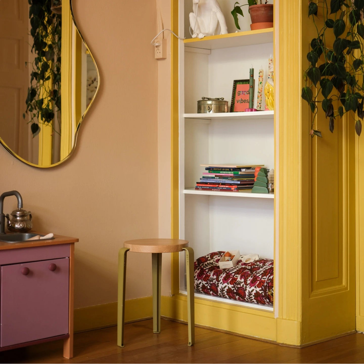 Tiptoe LOU Stool