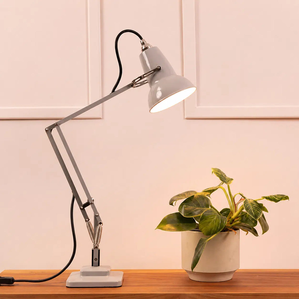 Anglepoise Original 1227 Mini Desk Lamp | Lighting | Comosum