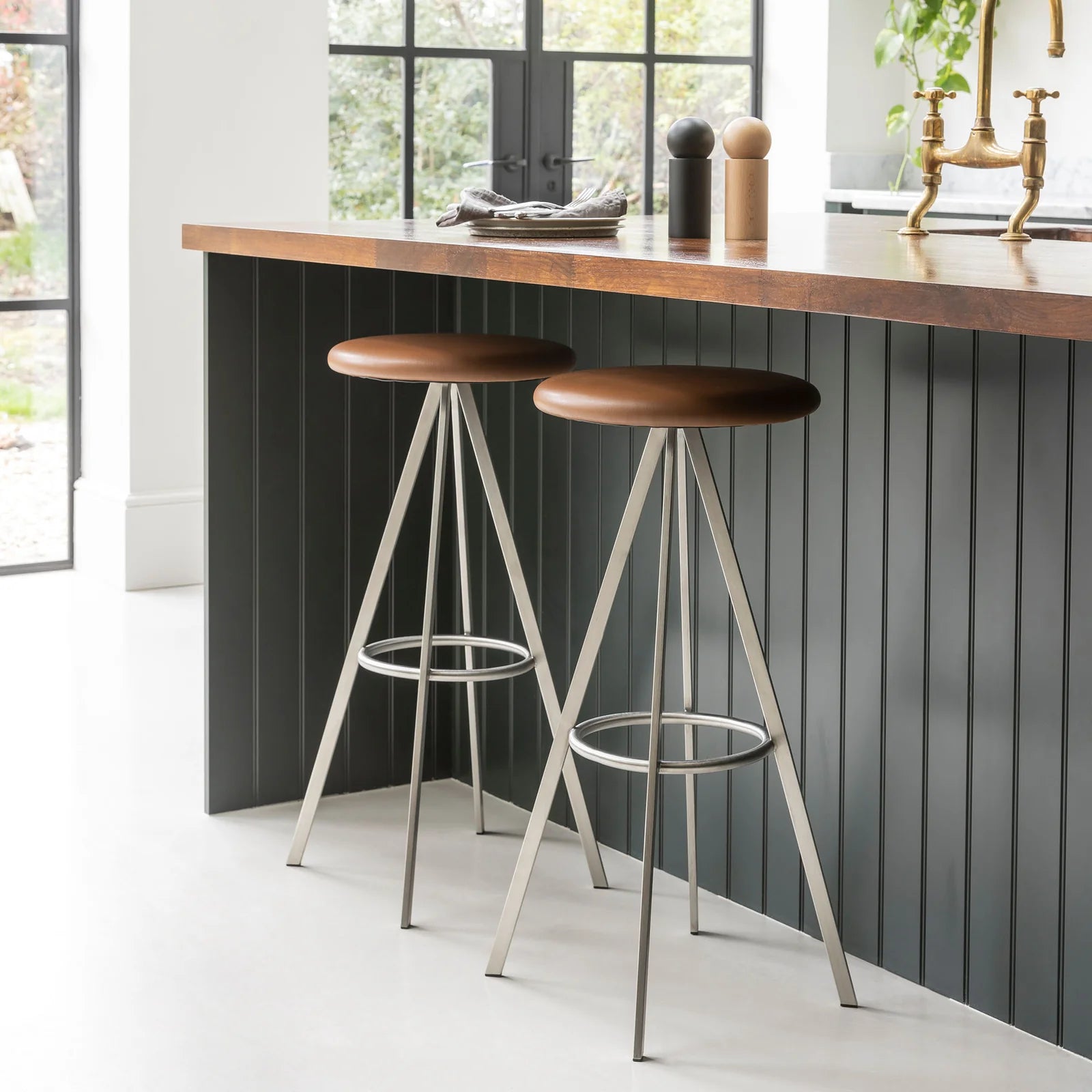 Quad-Space Counter Stool