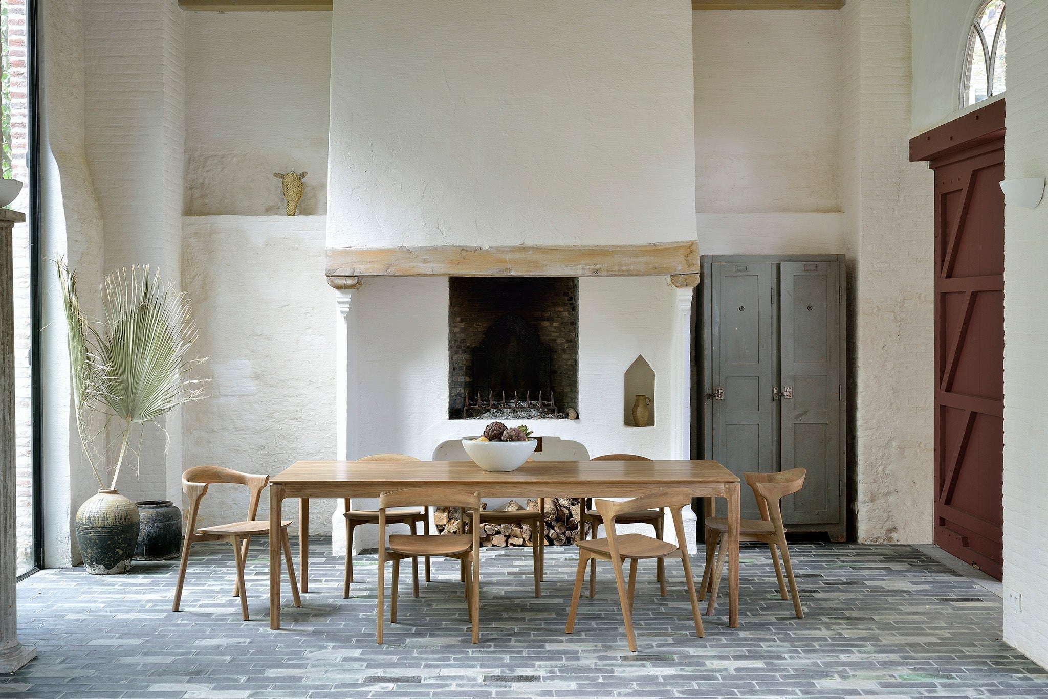 Solid oak dining table showing natural grain and oiled finish