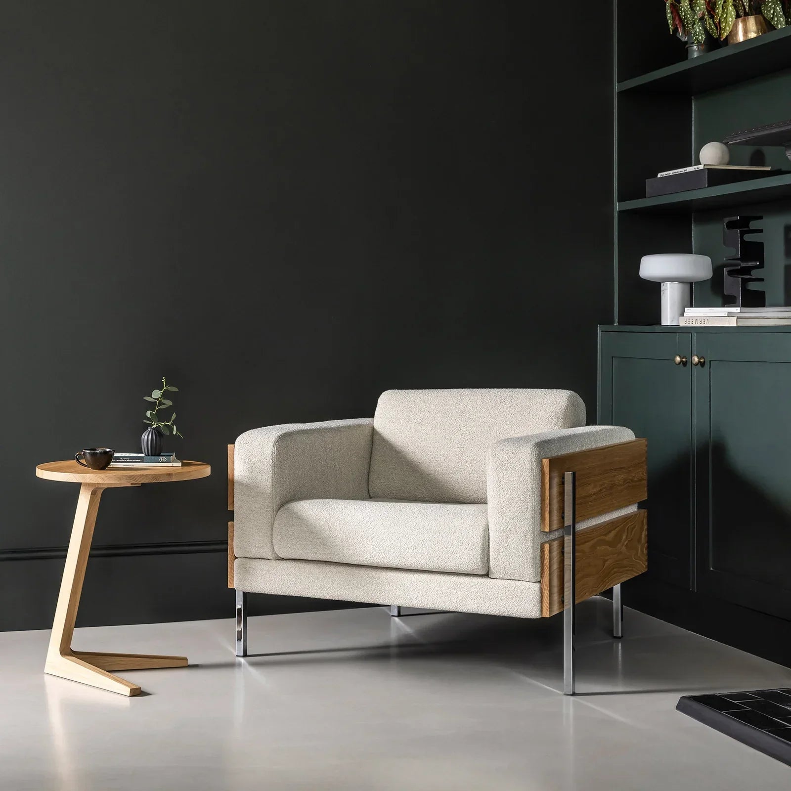 Upholstered armchair free from PFAS and added flame retardants