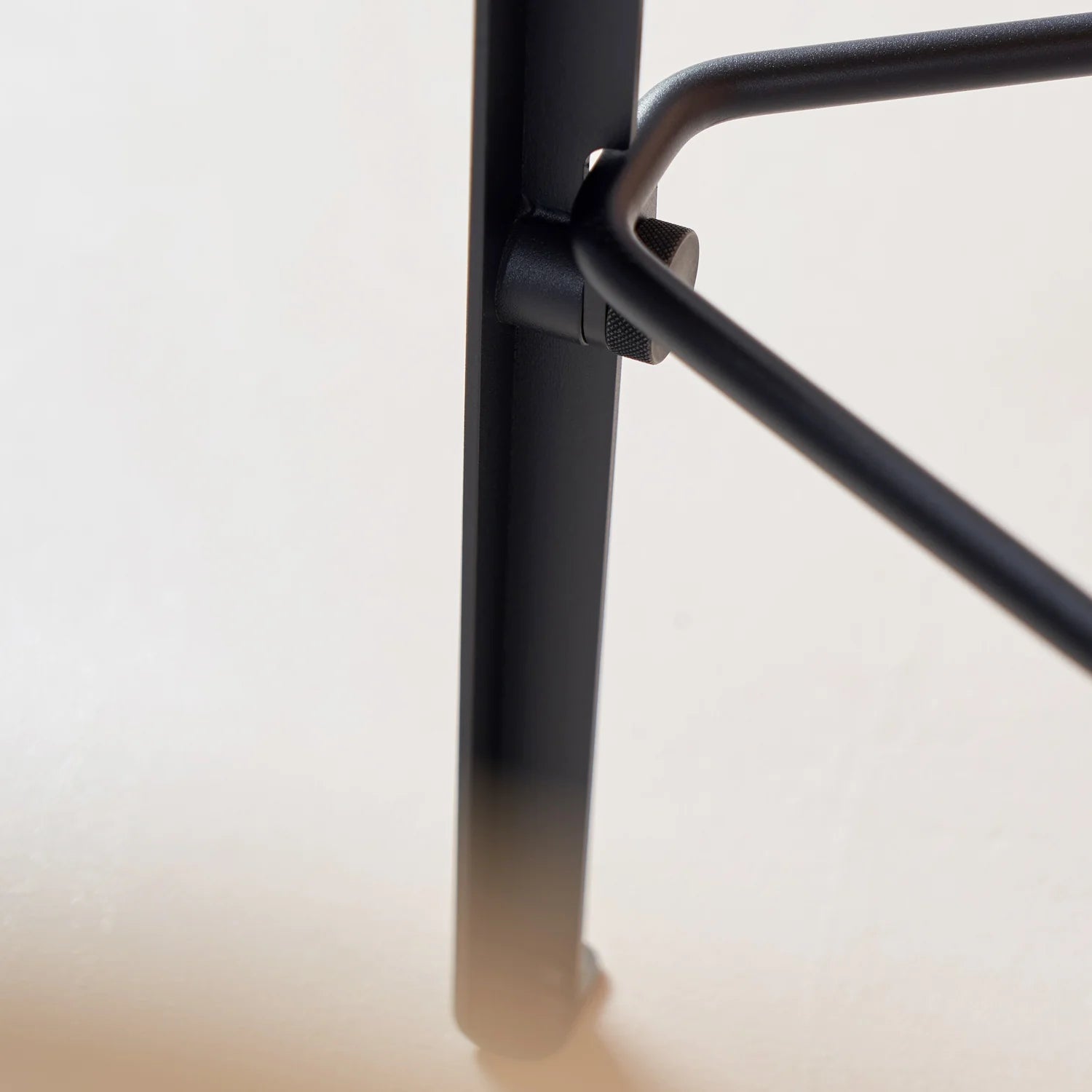 Tiptoe LOU Bar Stool