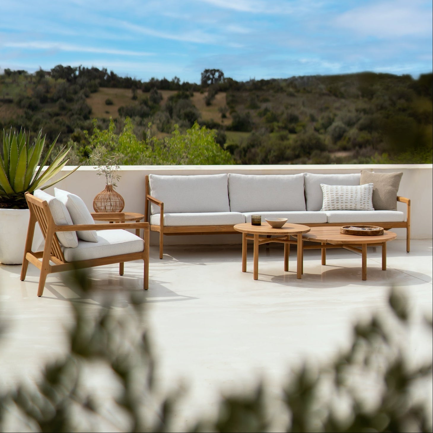 Quatro Outdoor Coffee Table
