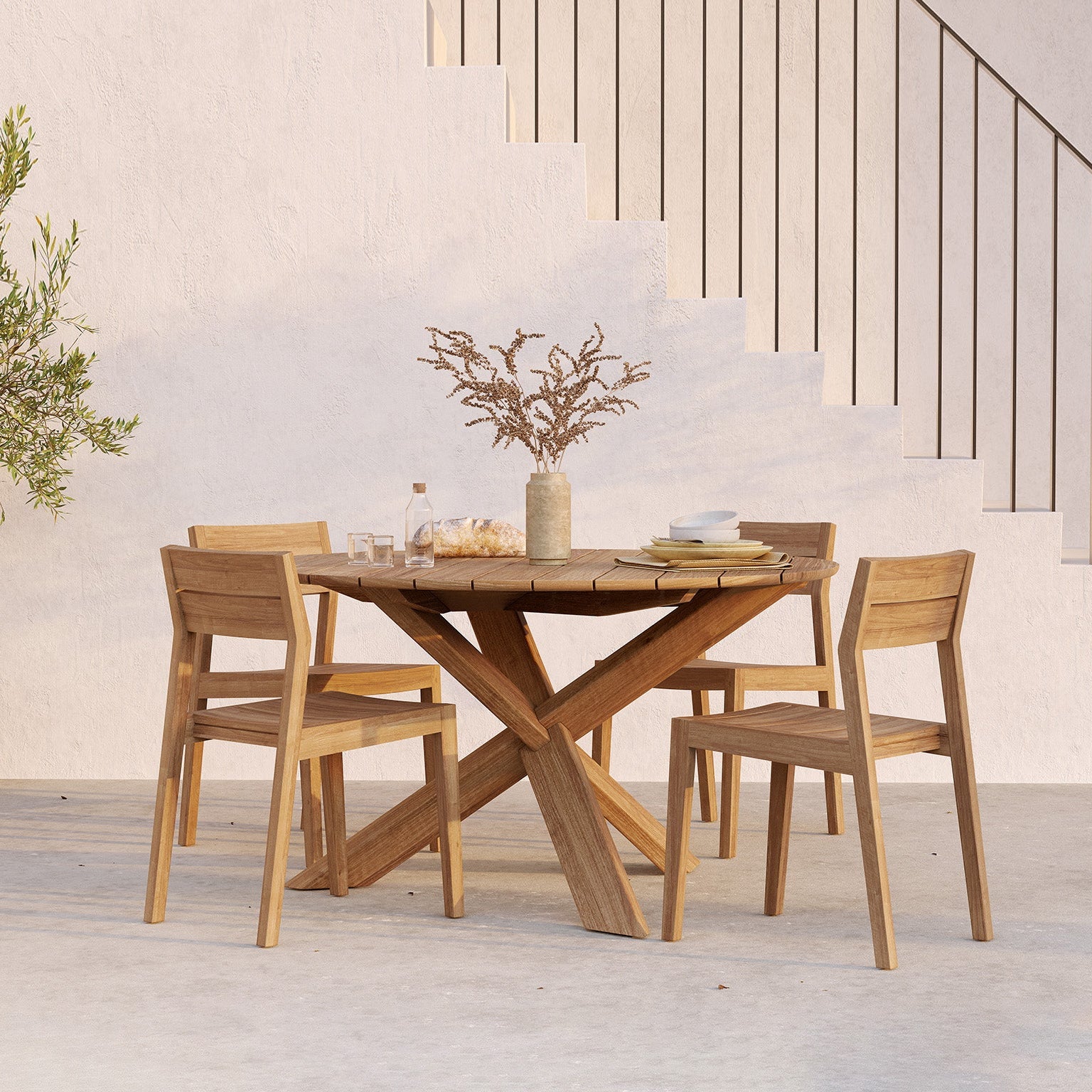 Ethnicraft Ethnicraft outdoor teak protector (Large) in teak styled in a dining room