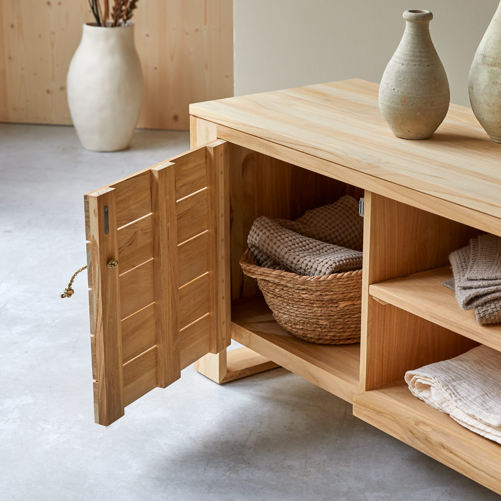 Tikamoon Minimalys TV stand in solid teak, side view