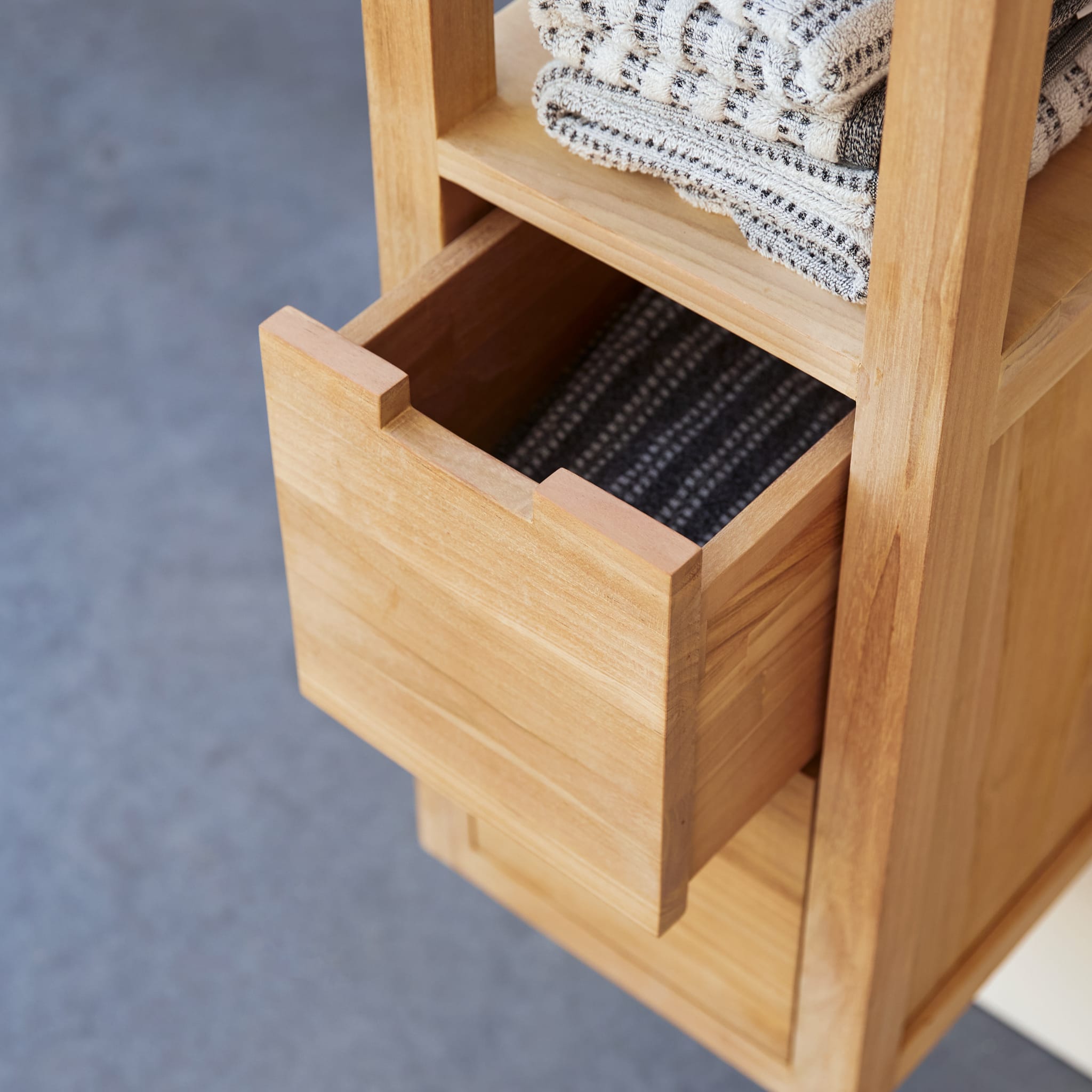 Serena teak bathroom cabinet, close-up of teak grain