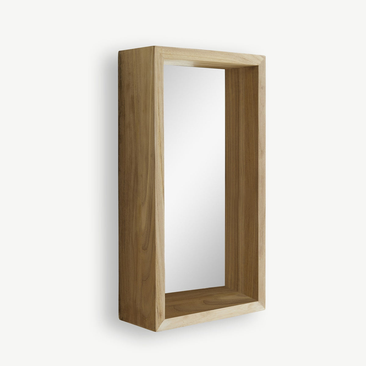 Tikamoon Stelle bathroom mirror in solid teak, detail of the teak grain