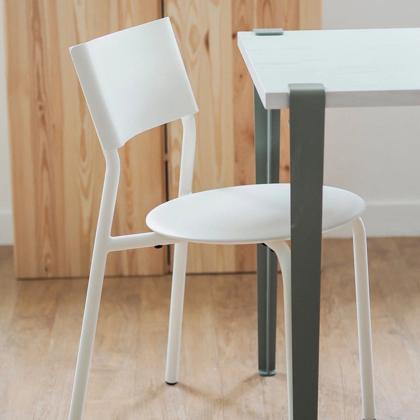 Tiptoe SSDr Recycled Plastic Dining Chair