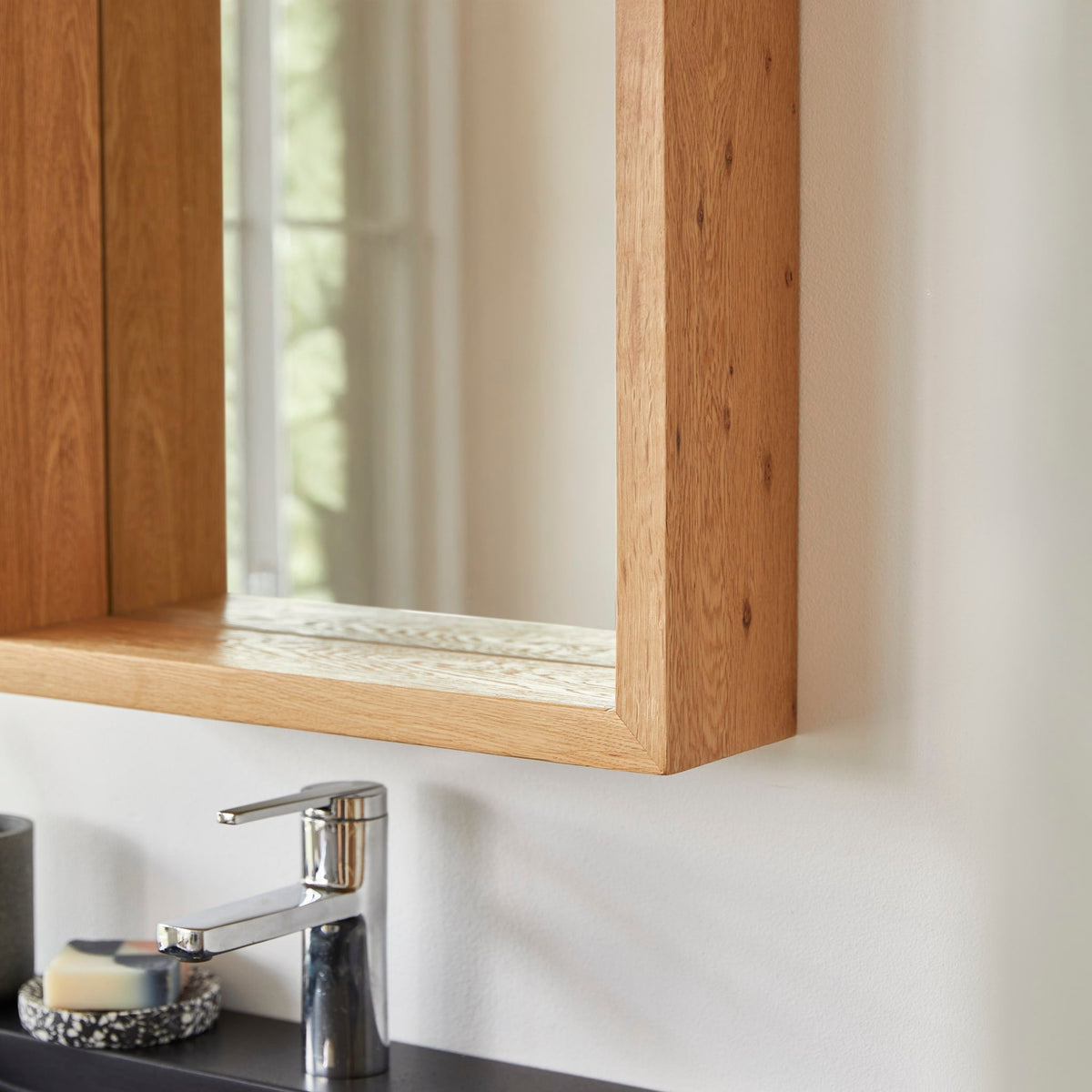 Tikamoon Easy oak wall mirror, side view of the frame