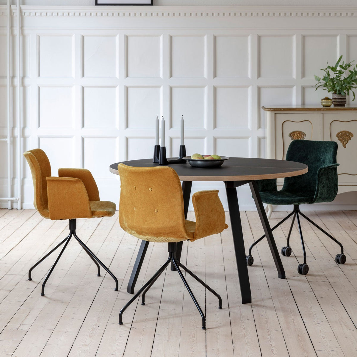 Primum Extendable Round Dining Table - Black Linoleum