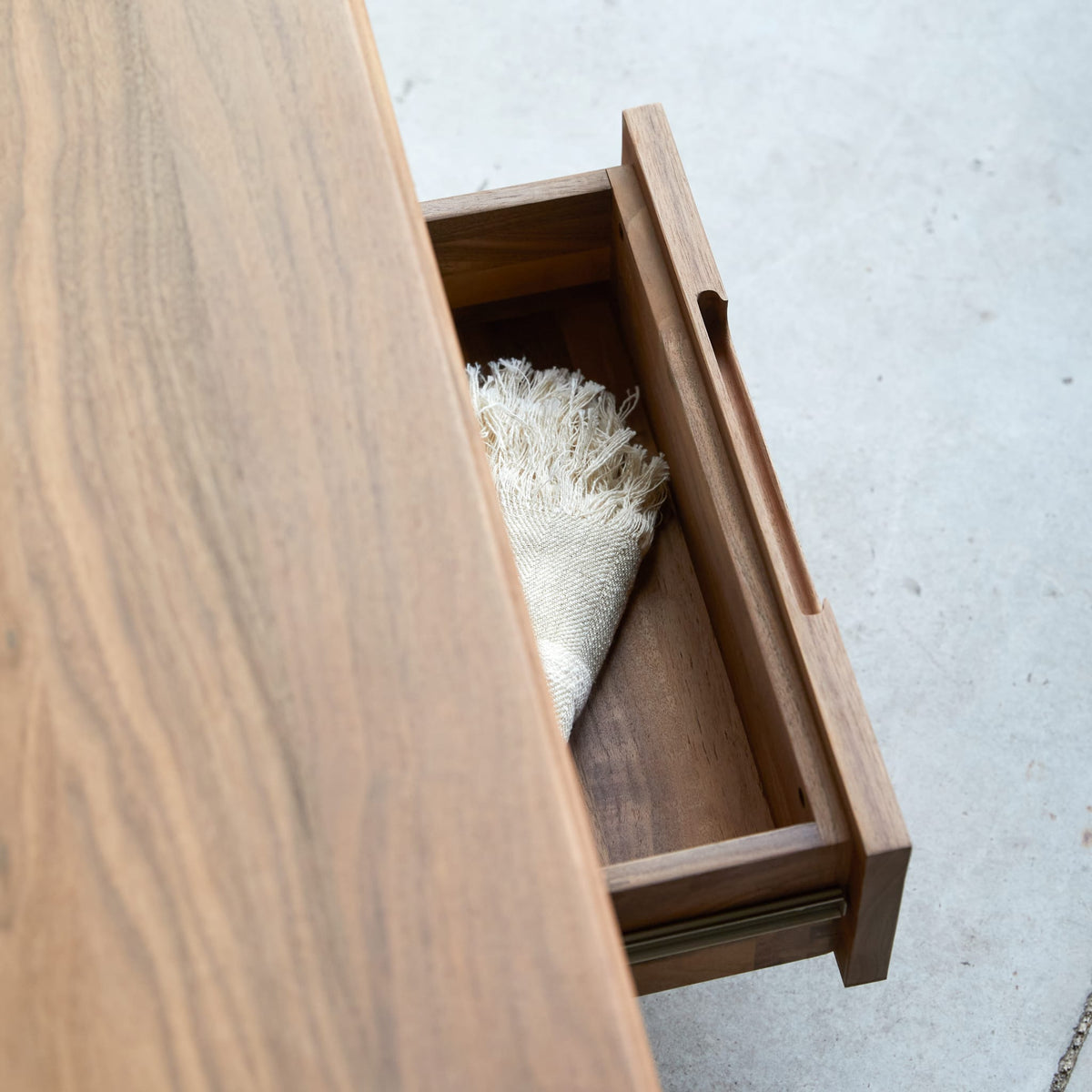 Tikamoon Arto TV stand in solid walnut, top view of the surface