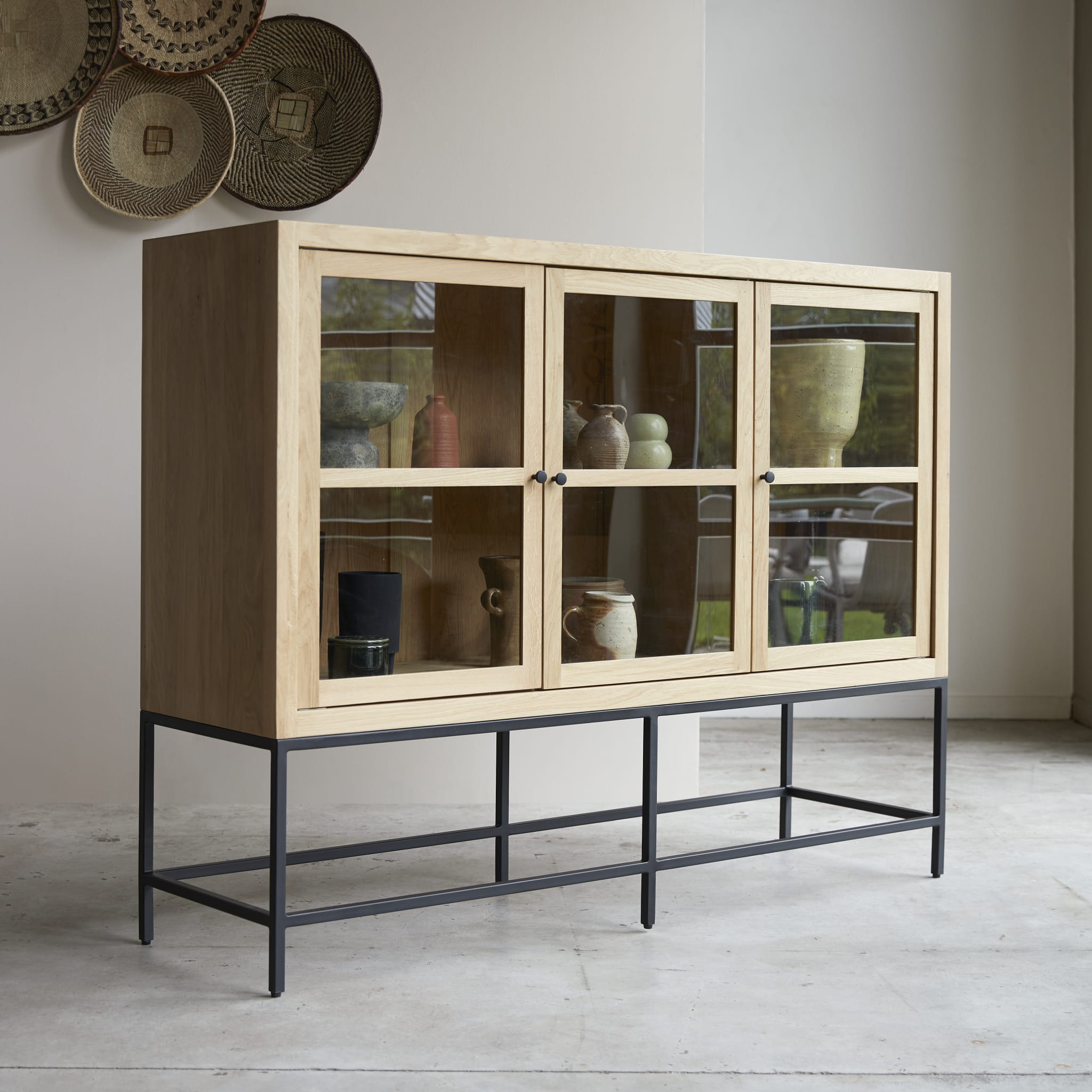 Babeth oak and glass cabinet, detail view of glass panel