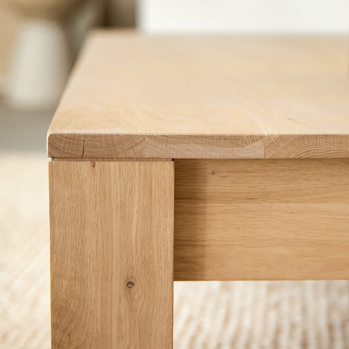 Tikamoon Eden oak coffee table, close-up of the oiled oak grain