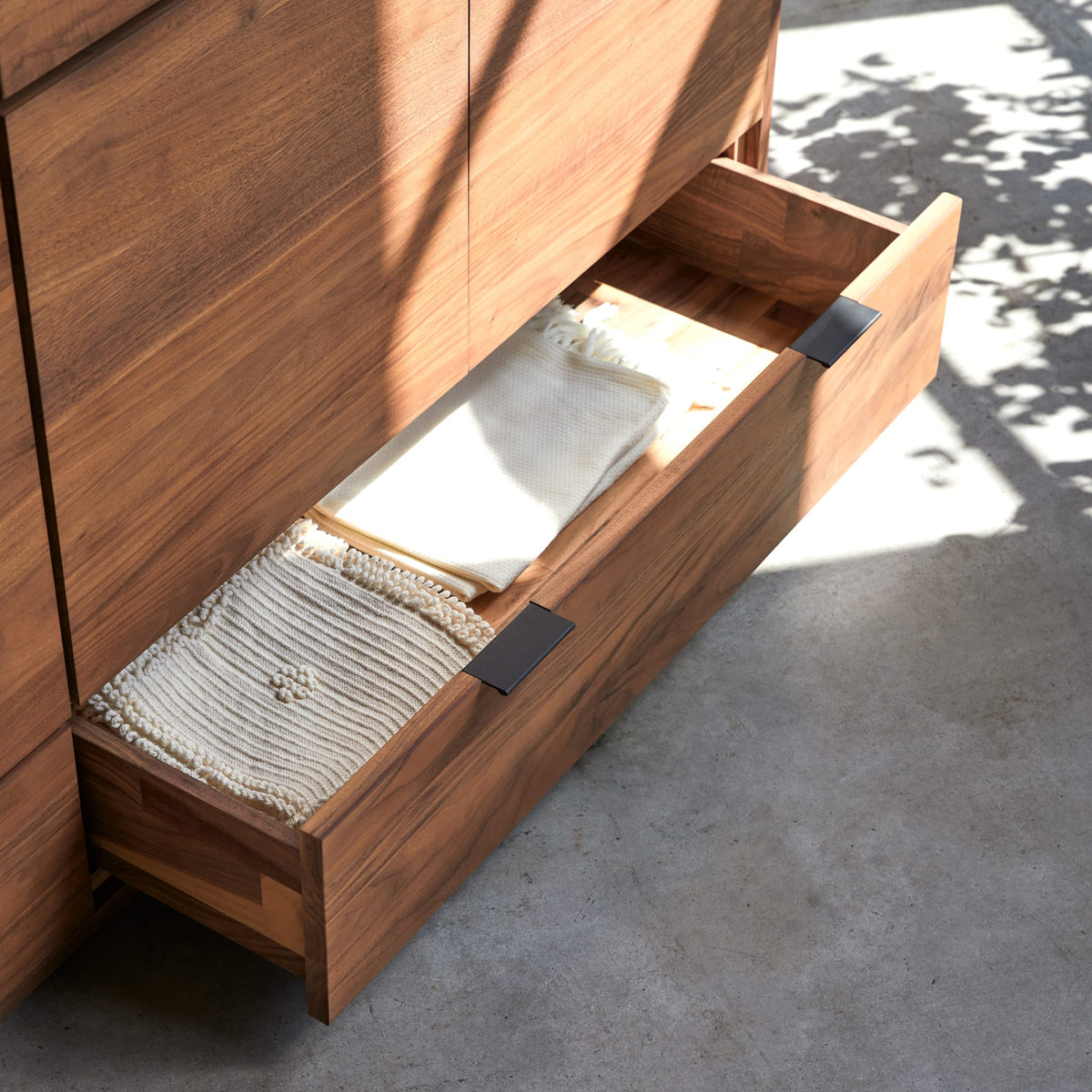 Tikamoon Senson sideboard in solid walnut, close-up of the oiled walnut grain