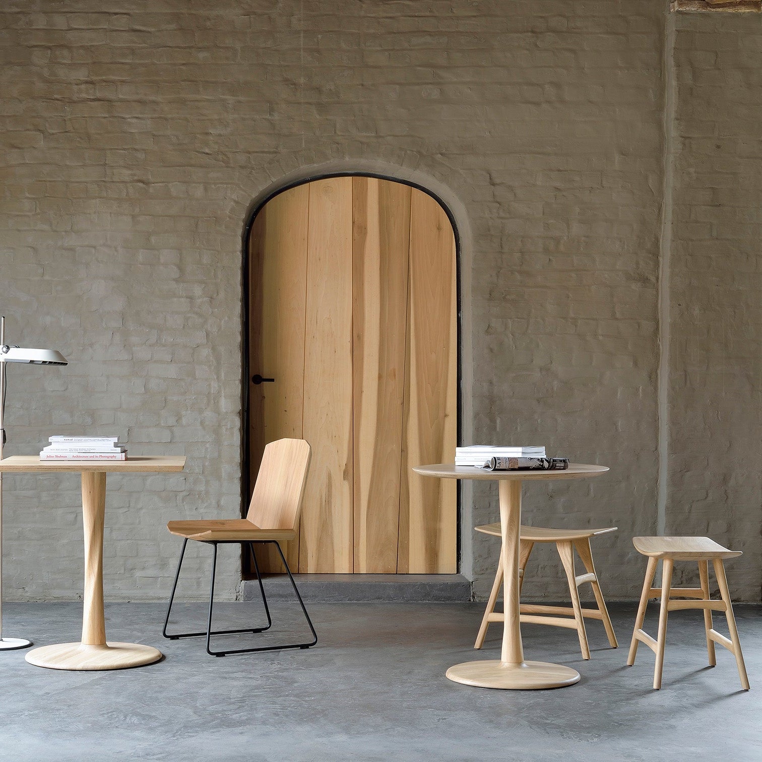 Ethnicraft Torsion Round Dining Table in oak, FSC-certified solid oak