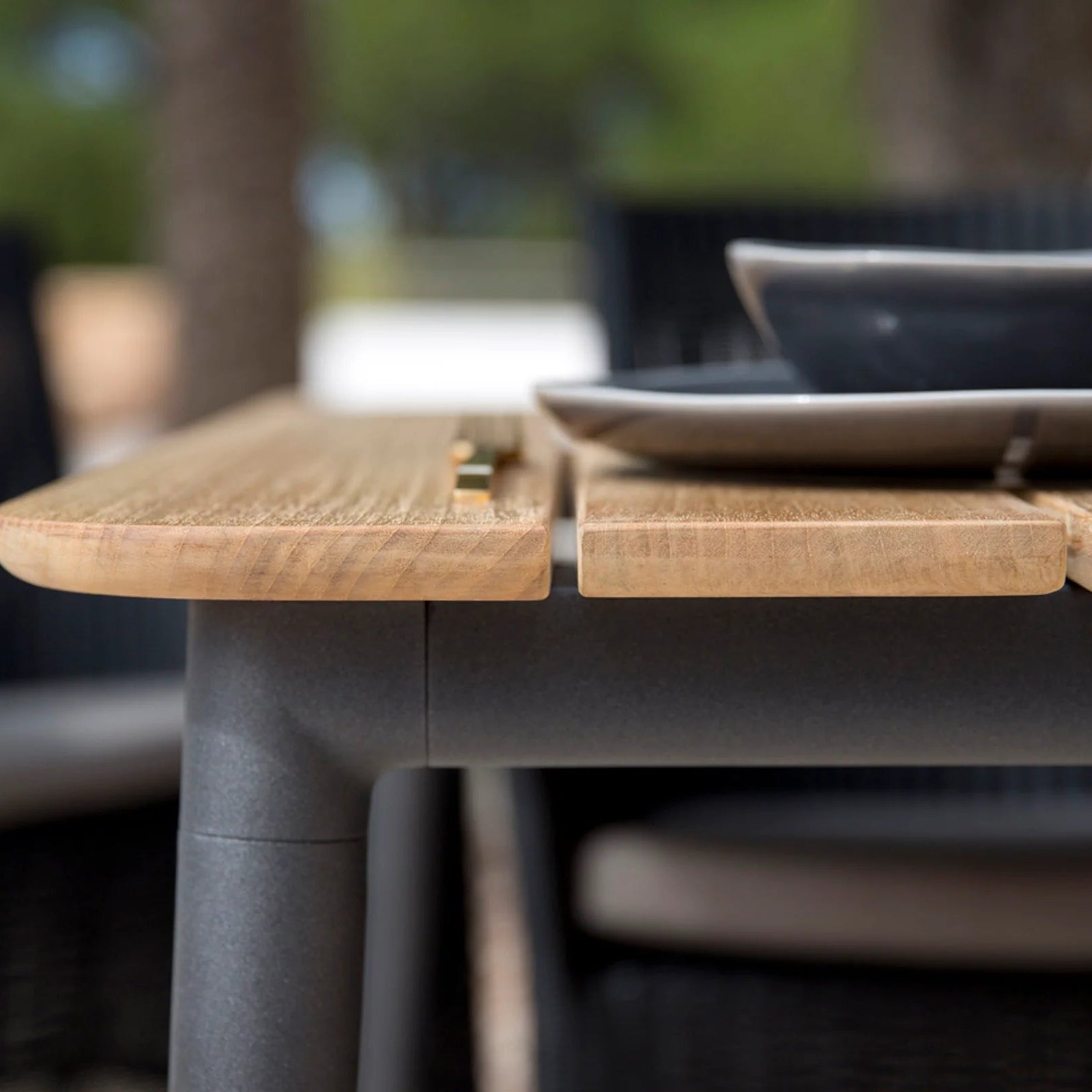 Core Dining Table