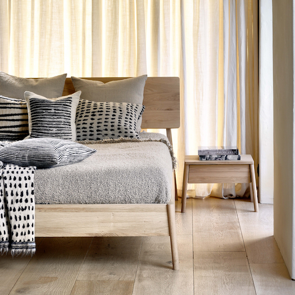 Ethnicraft Air Bed in oak, FSC-certified solid oak