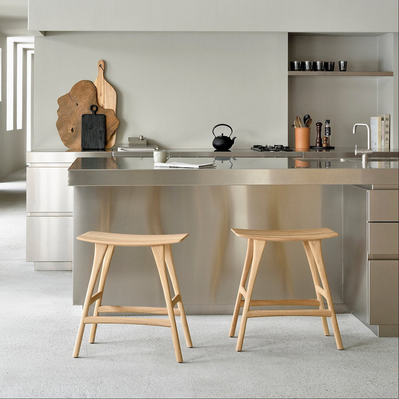Ethnicraft Osso Counter Stool in oak, FSC-certified solid oak