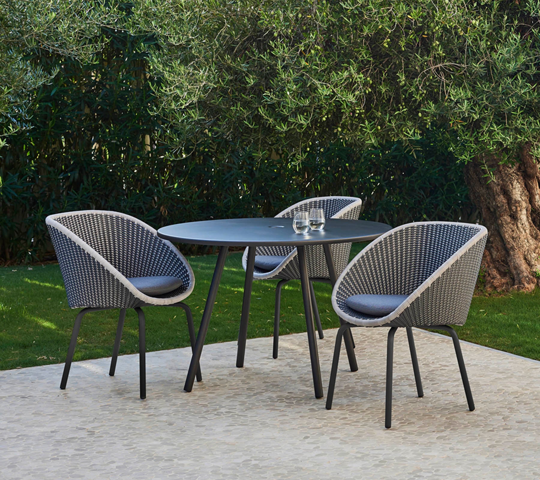 Area Round Dining Table