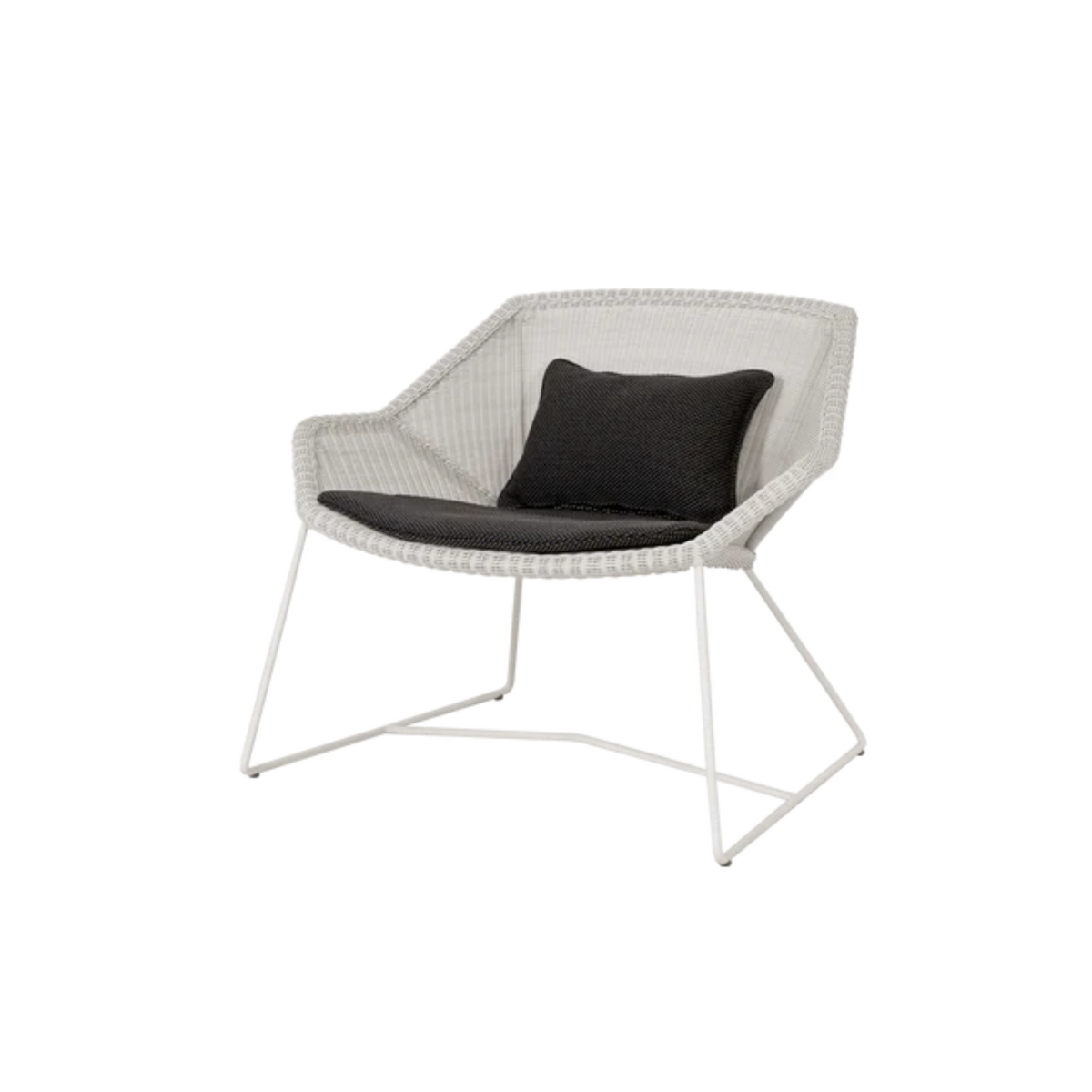 Cane-line Breeze Lounge Chair in Sand with Dark Gray cushion