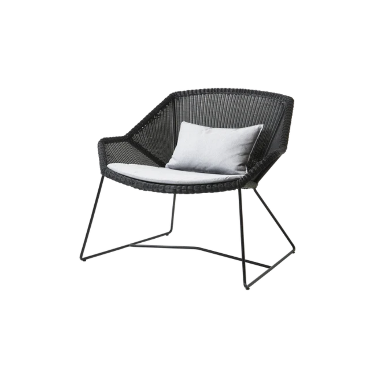 Cane-line Breeze Lounge Chair in Black with Light Gray cushion
