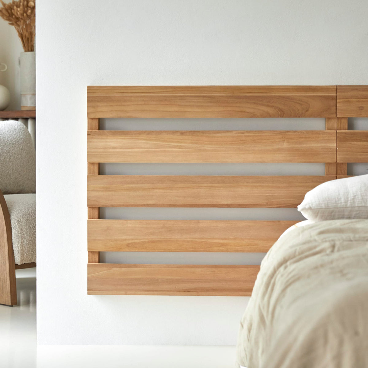Tikamoon Urbain teak headboard, detail of the panel edge