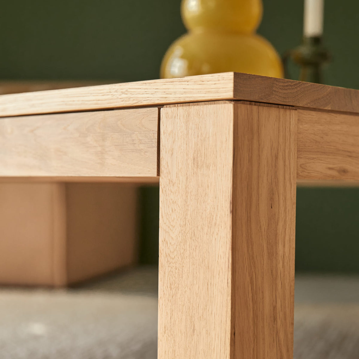 Tikamoon Eden oak coffee table, close-up of the oiled oak grain
