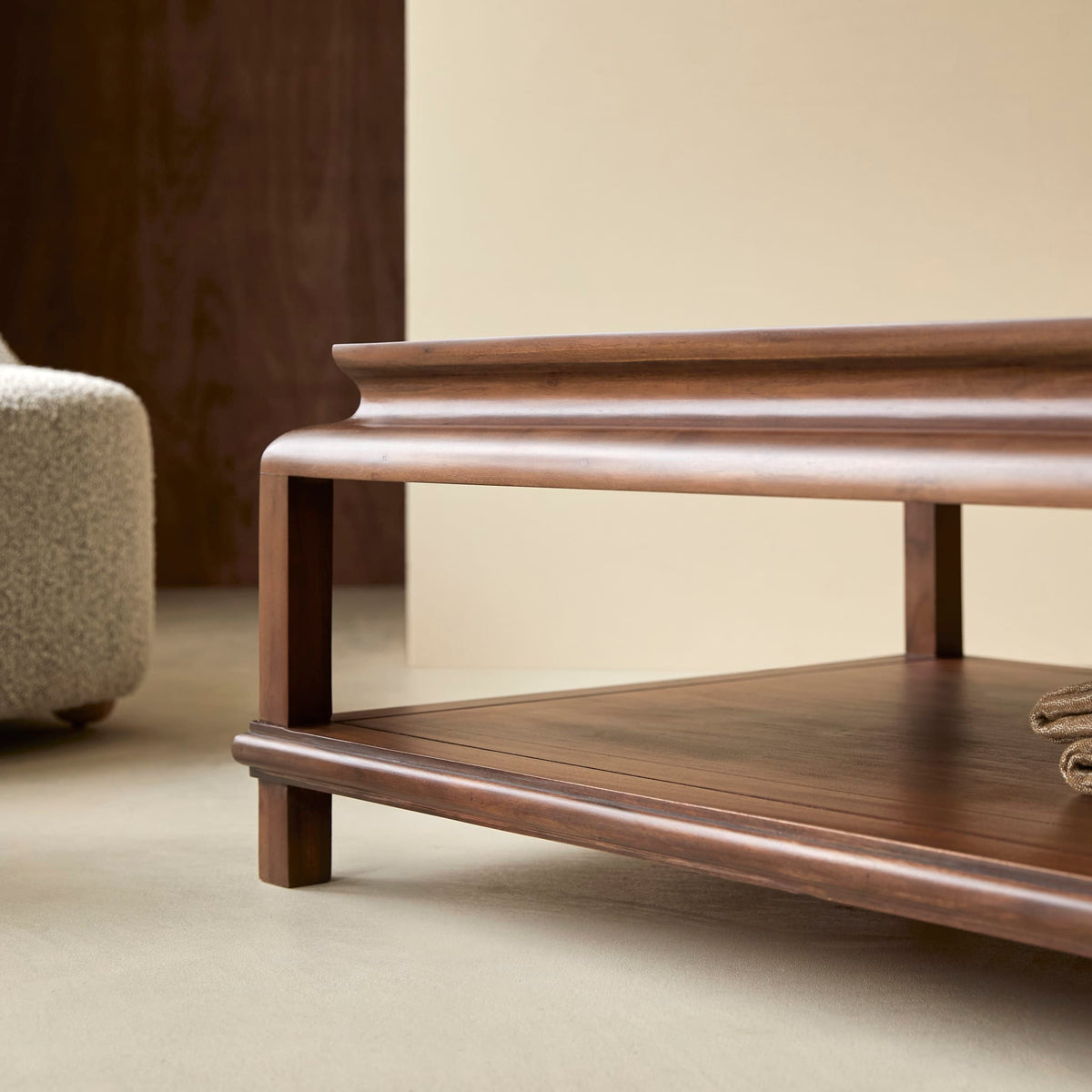Detail of the Achille coffee table moulded top and lower shelf