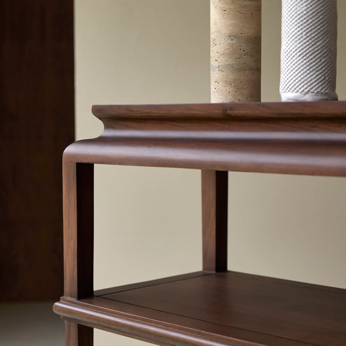 Detail of the Achille console moulded acacia top edge