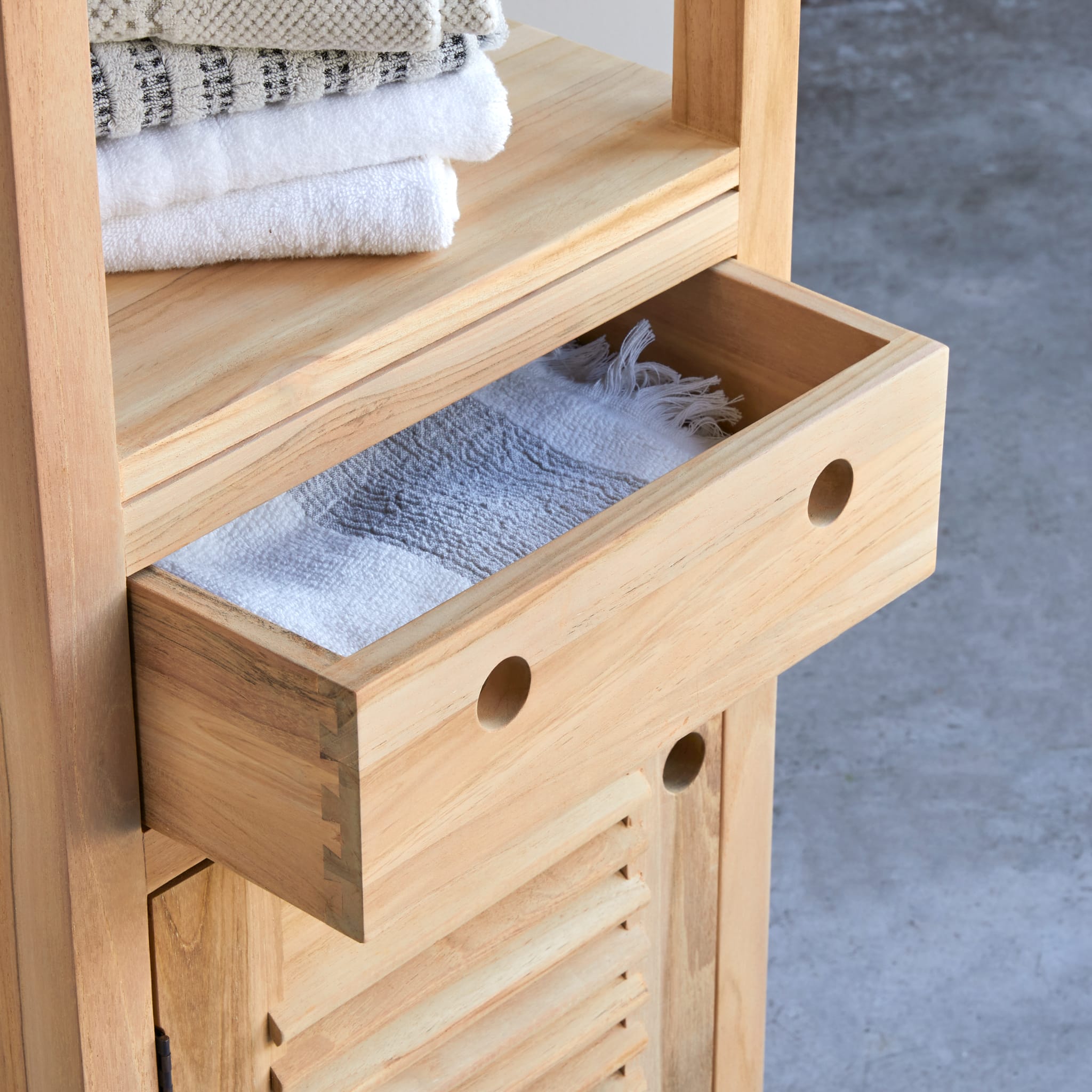 Coline teak bathroom cabinet, open shelf detail