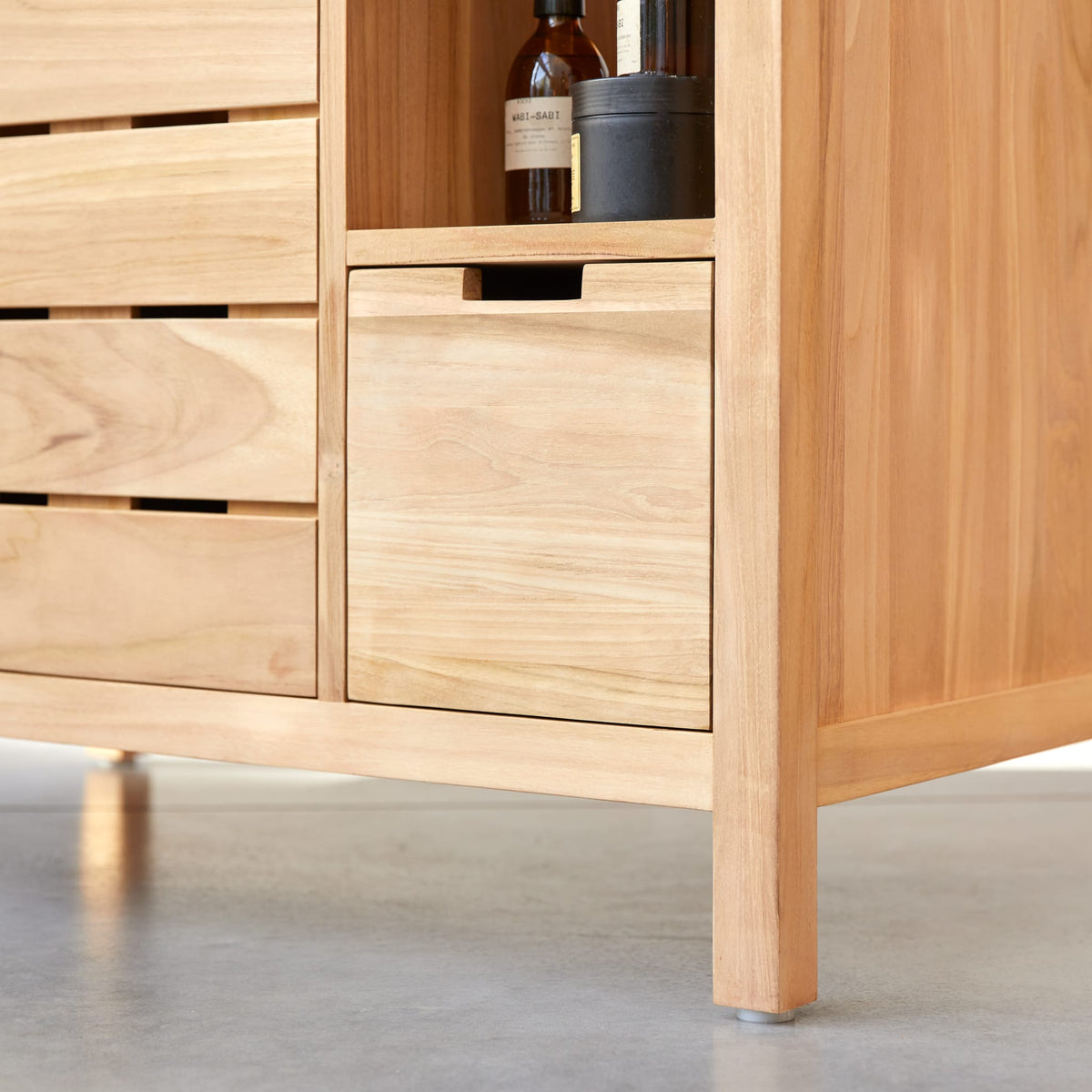Tikamoon Serena solid teak vanity cabinet, close-up of the teak grain