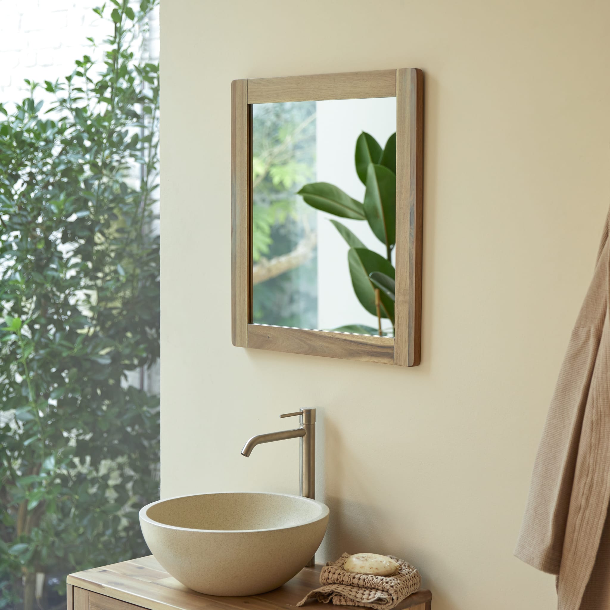 Tikamoon Lila mirror in solid acacia wood