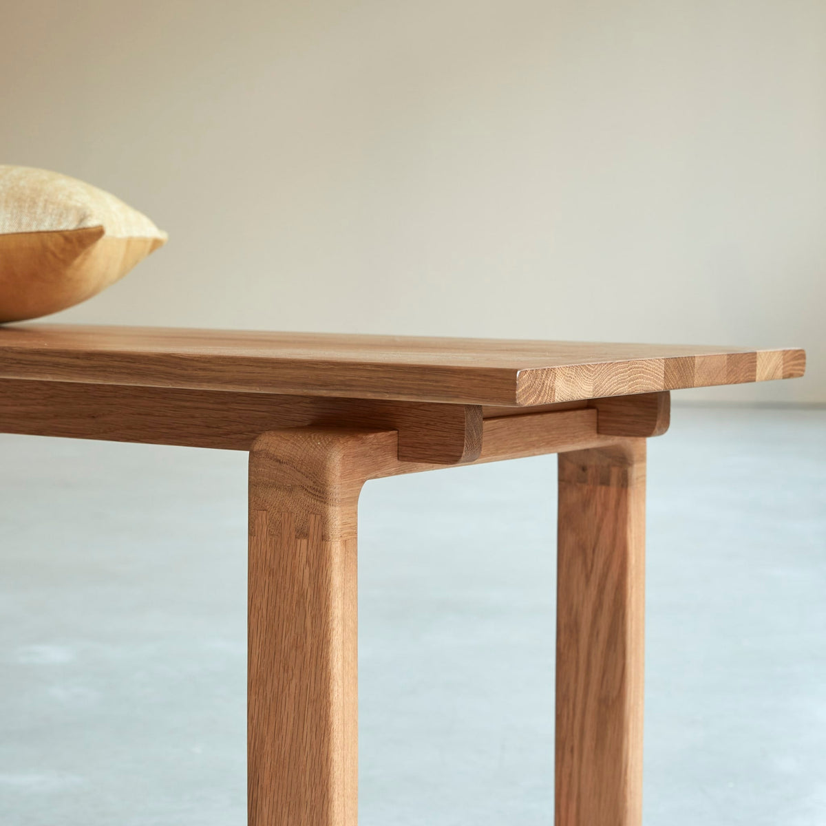 Tikamoon Sybille solid oak bench, view along the seat surface
