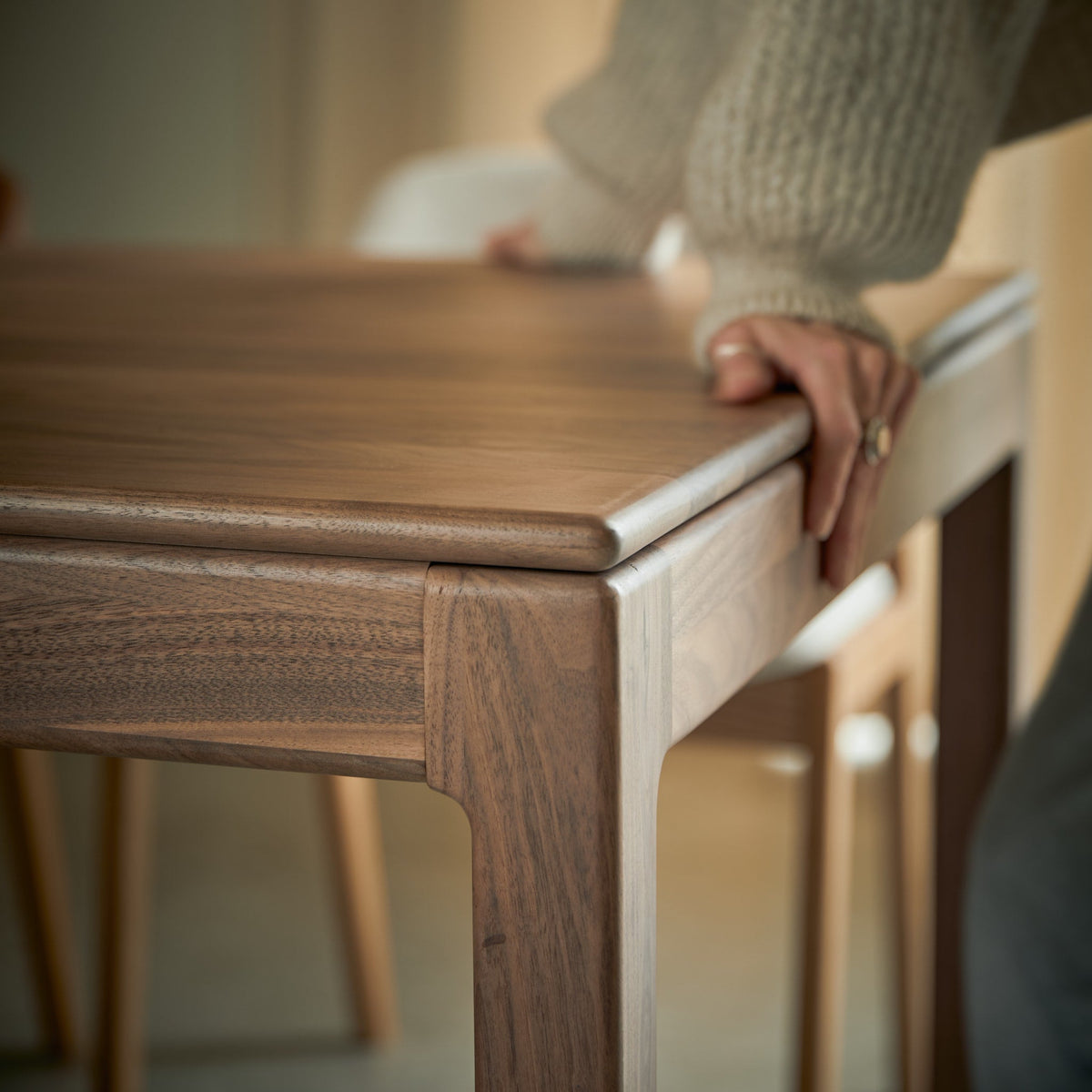 Tikamoon Arto extendable dining table in solid walnut, view of the table base
