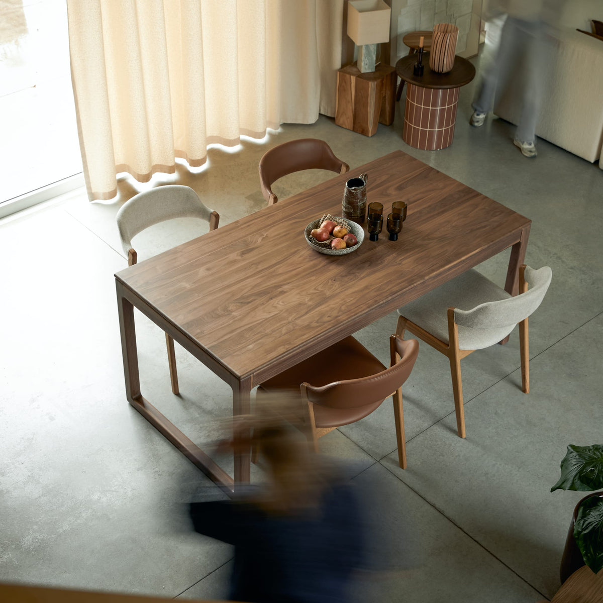Tikamoon Arto extendable dining table in solid walnut, close-up of the table edge