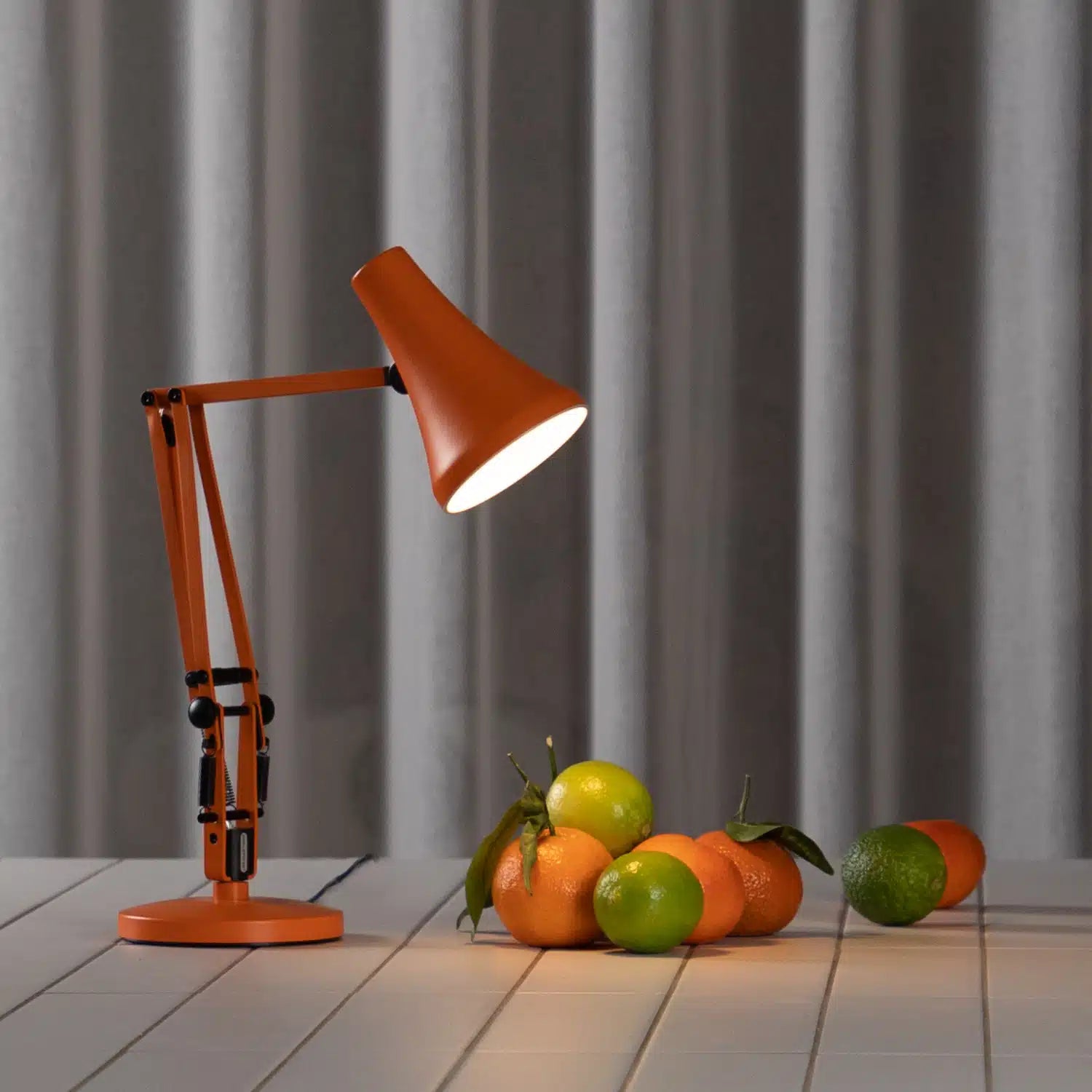 90 Mini Desk Lamp