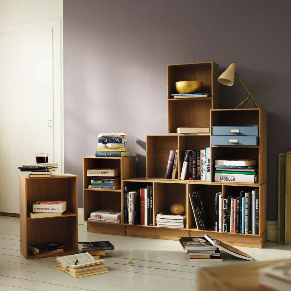 B98 Bookcase