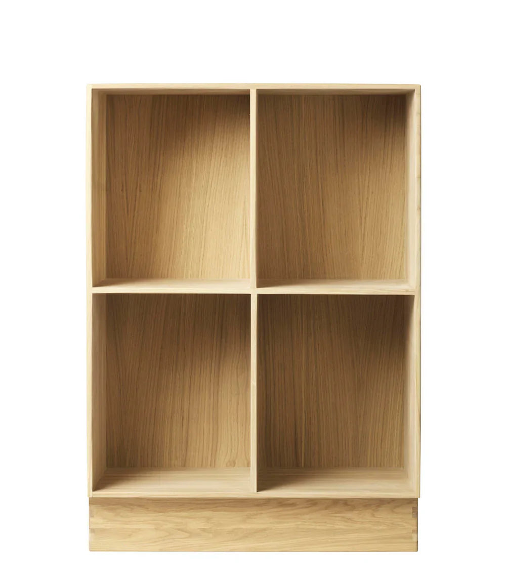 B98 Bookcase